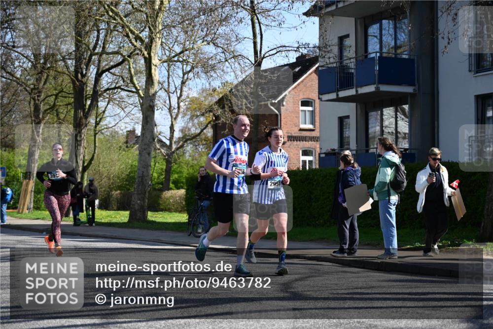 12.04.2026 - 45. Internationalen Wilhelmsburger Insellauf J. Mangold http://msf.ph/oto/9463782 12.04.2026 10:53:59 Ziel 5406, 2368, 5347, 3399, 2606, 3918, 5740, 2958, 2957, 2895, 3724, 2399, 2399, 3580, 3596, 4131, 2569, 4389, 4390, 2701 meine-sportfotos.de
