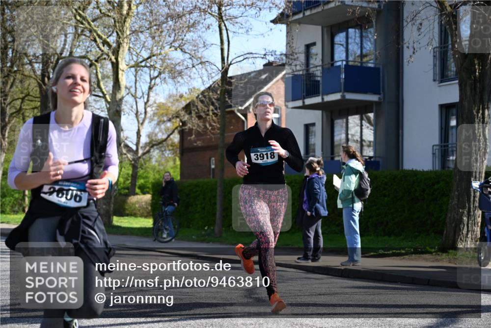 12.04.2026 - 45. Internationalen Wilhelmsburger Insellauf J. Mangold http://msf.ph/oto/9463810 12.04.2026 10:54:02 Ziel 2368, 5347, 3399, 2606, 3918, 5740, 2958, 2957, 2895, 3724, 2399, 3580, 3596, 4131, 2569, 4389, 2569, 4389, 4390, 2701, 4687 meine-sportfotos.de
