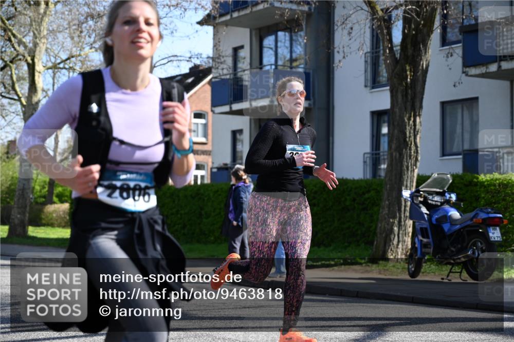 12.04.2026 - 45. Internationalen Wilhelmsburger Insellauf J. Mangold http://msf.ph/oto/9463818 12.04.2026 10:54:02 Ziel 2368, 5347, 3399, 2606, 3918, 5740, 2958, 2957, 2895, 3724, 2399, 3580, 3596, 4131, 2569, 4389, 2569, 4389, 4390, 2701, 4687 meine-sportfotos.de