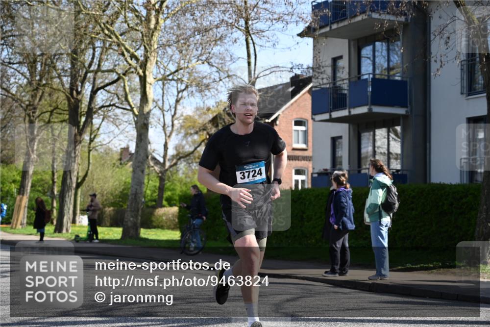 12.04.2026 - 45. Internationalen Wilhelmsburger Insellauf J. Mangold http://msf.ph/oto/9463824 12.04.2026 10:54:09 Ziel 2606, 3918, 5740, 2958, 2957, 2895, 3724, 2399, 3580, 3596, 4131, 2569, 4389, 4390, 2701, 4687, 3818, 4711 meine-sportfotos.de