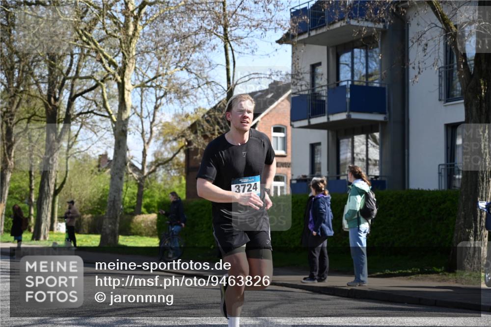 12.04.2026 - 45. Internationalen Wilhelmsburger Insellauf J. Mangold http://msf.ph/oto/9463826 12.04.2026 10:54:09 Ziel 2606, 3918, 5740, 2958, 2957, 2895, 3724, 2399, 3580, 3596, 4131, 2569, 4389, 4390, 2701, 4687, 3818, 4711 meine-sportfotos.de
