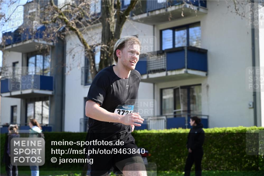 12.04.2026 - 45. Internationalen Wilhelmsburger Insellauf J. Mangold http://msf.ph/oto/9463840 12.04.2026 10:54:10 Ziel 2606, 3918, 5740, 2958, 2957, 2895, 3724, 2399, 3580, 3596, 4131, 2569, 4389, 4390, 2701, 4687, 3818, 4711 meine-sportfotos.de