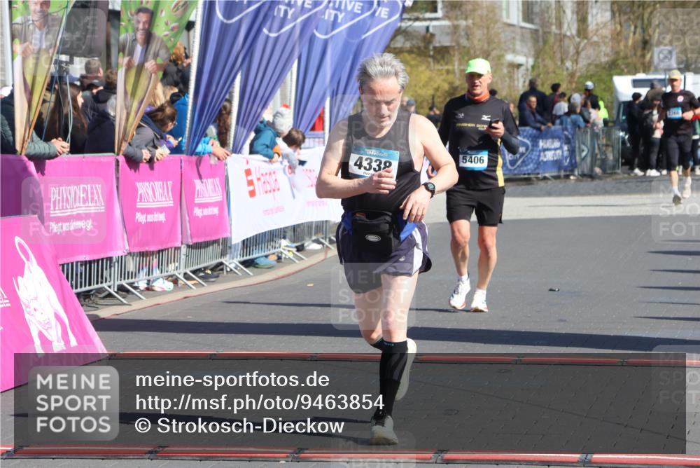 12.04.2026 - 45. Internationalen Wilhelmsburger Insellauf Strokosch-Dieckow http://msf.ph/oto/9463854 12.04.2026 10:54:12 Ziel 4338, 5406 meine-sportfotos.de