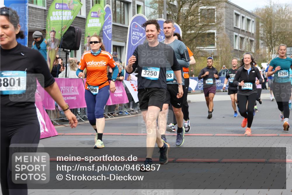 12.04.2026 - 45. Internationalen Wilhelmsburger Insellauf Strokosch-Dieckow http://msf.ph/oto/9463857 12.04.2026 13:16:15 Ziel 3250, 5008, 2853, 3280, 3244, 5292, 4861, 2032, 4731, 2884, 3850, 4053 meine-sportfotos.de