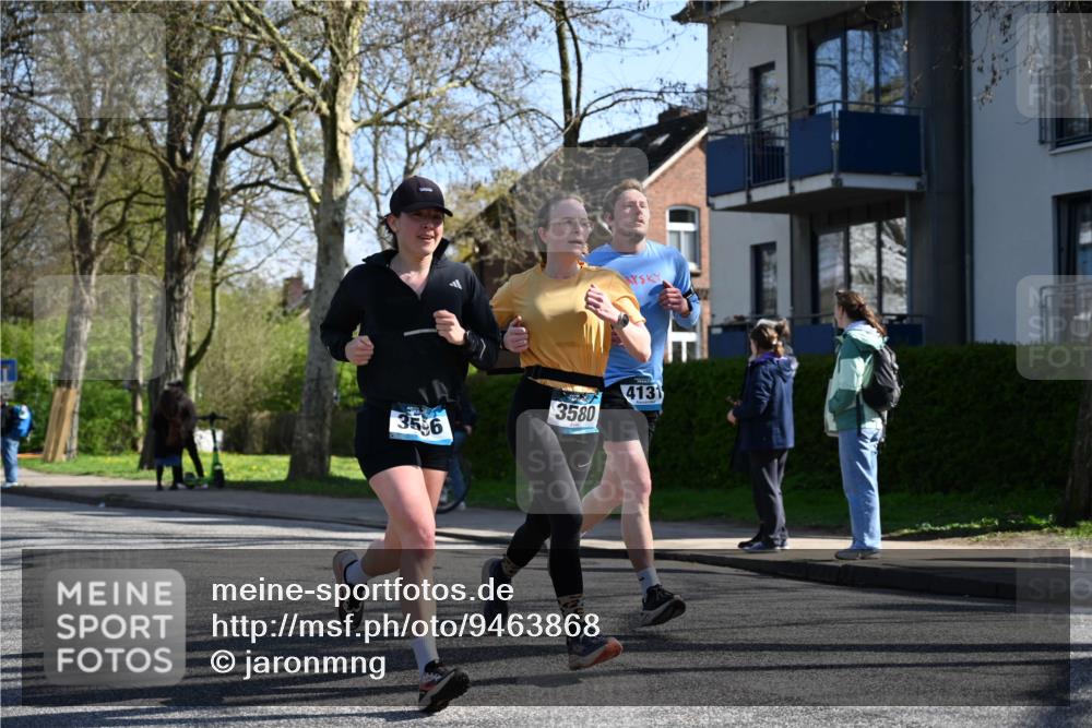 12.04.2026 - 45. Internationalen Wilhelmsburger Insellauf J. Mangold http://msf.ph/oto/9463868 12.04.2026 10:54:17 Ziel 3724, 2399, 3580, 3596, 4131, 2569, 4389, 4390, 2701, 4687, 3818, 4711, 2088, 5660, 5317 meine-sportfotos.de