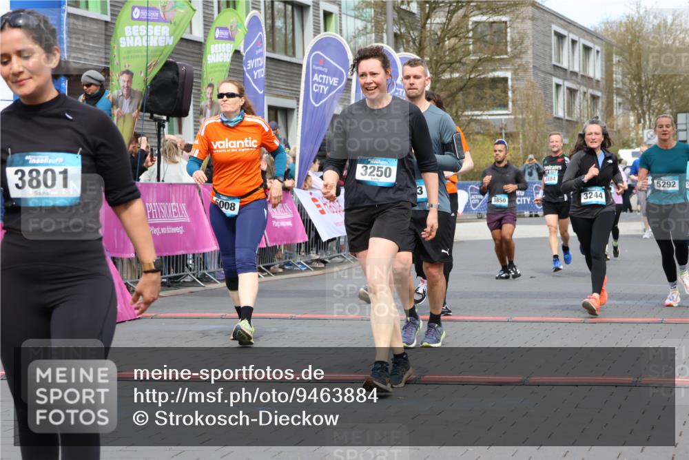 12.04.2026 - 45. Internationalen Wilhelmsburger Insellauf Strokosch-Dieckow http://msf.ph/oto/9463884 12.04.2026 13:16:15 Ziel 3250, 5008, 2853, 3280, 3244, 5292, 4861, 2032, 4731, 2884, 3850, 4053 meine-sportfotos.de