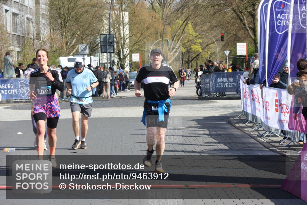 12.04.2026 - 45. Internationalen Wilhelmsburger Insellauf Strokosch-Dieckow http://msf.ph/oto/9463912 12.04.2026 11:13:34 Ziel 3714, 3703, 3092, 3155 meine-sportfotos.de