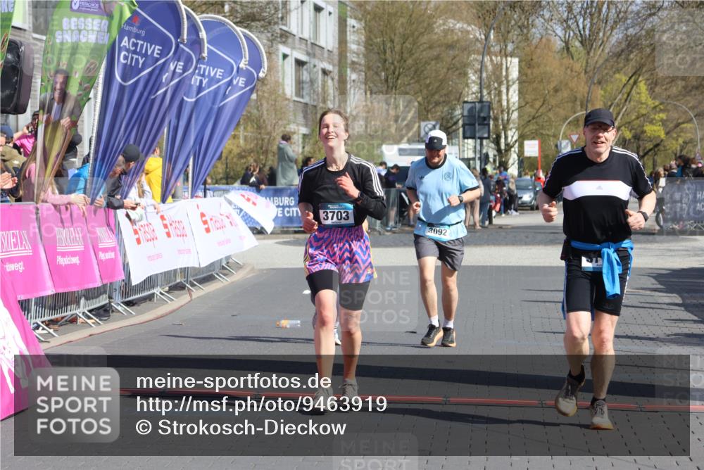 12.04.2026 - 45. Internationalen Wilhelmsburger Insellauf Strokosch-Dieckow http://msf.ph/oto/9463919 12.04.2026 11:13:35 Ziel 3714, 3703, 3092, 3155 meine-sportfotos.de