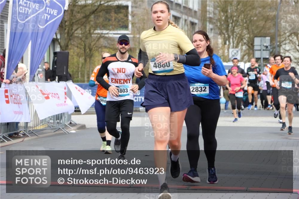 12.04.2026 - 45. Internationalen Wilhelmsburger Insellauf Strokosch-Dieckow http://msf.ph/oto/9463923 12.04.2026 13:16:08 Ziel 5675, 4616, 4880, 2832, 3803, 3801 meine-sportfotos.de