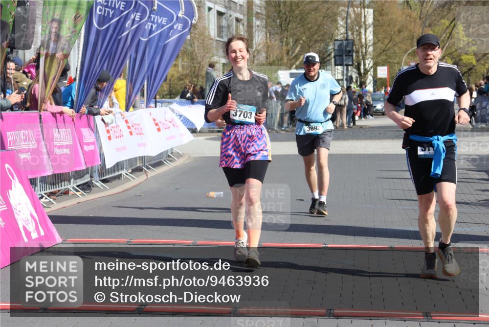 12.04.2026 - 45. Internationalen Wilhelmsburger Insellauf Strokosch-Dieckow http://msf.ph/oto/9463936 12.04.2026 11:13:35 Ziel 3714, 3703, 3092, 3155 meine-sportfotos.de