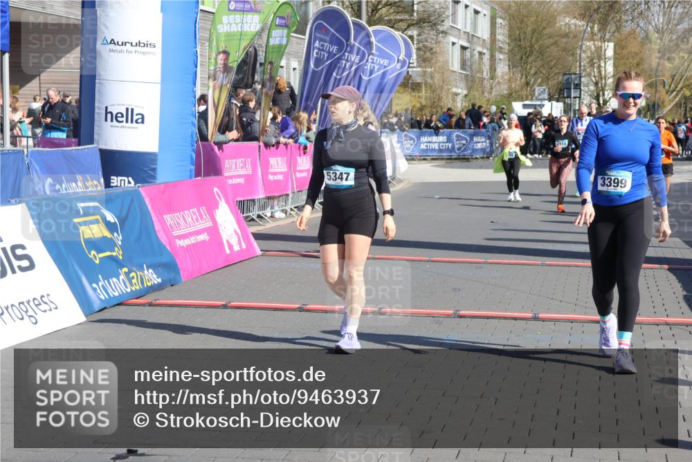12.04.2026 - 45. Internationalen Wilhelmsburger Insellauf Strokosch-Dieckow http://msf.ph/oto/9463937 12.04.2026 10:54:25 Ziel 2368, 5347, 3399, 2606 meine-sportfotos.de