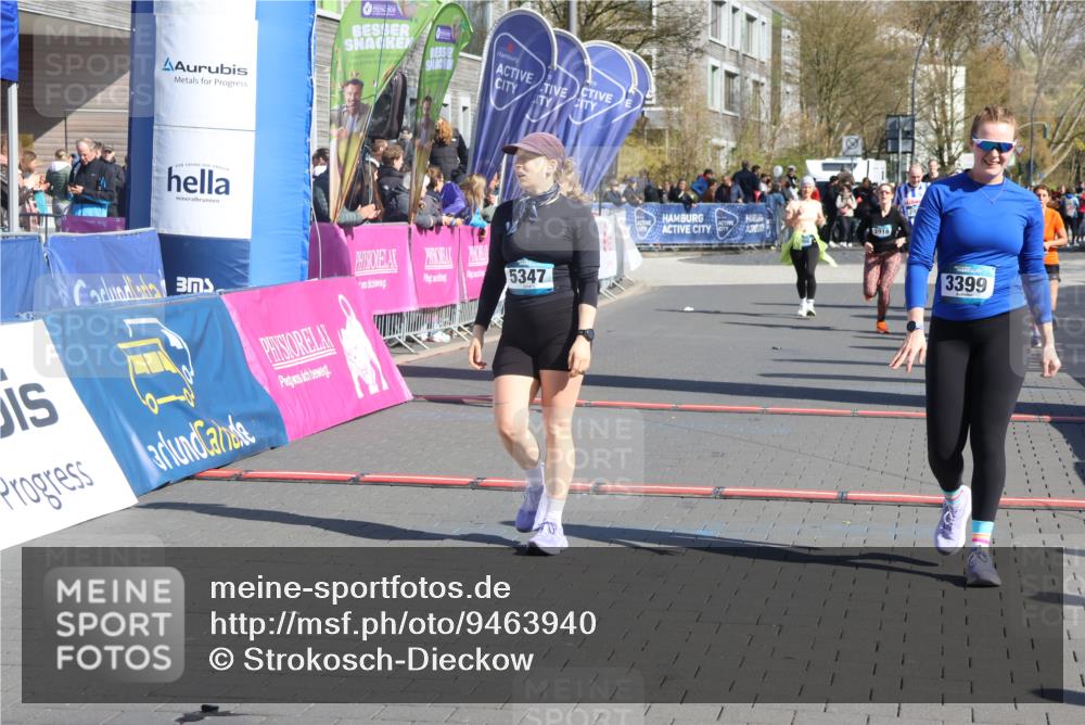 12.04.2026 - 45. Internationalen Wilhelmsburger Insellauf Strokosch-Dieckow http://msf.ph/oto/9463940 12.04.2026 10:54:25 Ziel 2368, 5347, 3399, 2606 meine-sportfotos.de