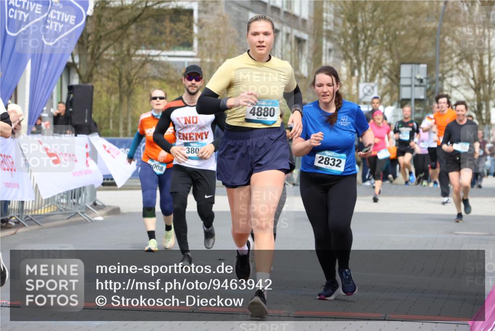 12.04.2026 - 45. Internationalen Wilhelmsburger Insellauf Strokosch-Dieckow http://msf.ph/oto/9463942 12.04.2026 13:16:08 Ziel 5675, 4616, 4880, 2832, 3803, 3801 meine-sportfotos.de