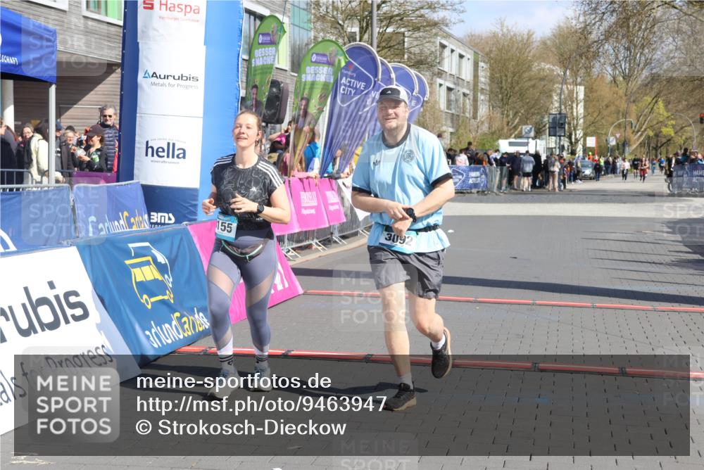 12.04.2026 - 45. Internationalen Wilhelmsburger Insellauf Strokosch-Dieckow http://msf.ph/oto/9463947 12.04.2026 11:13:40 Ziel 3703, 3092, 3155 meine-sportfotos.de