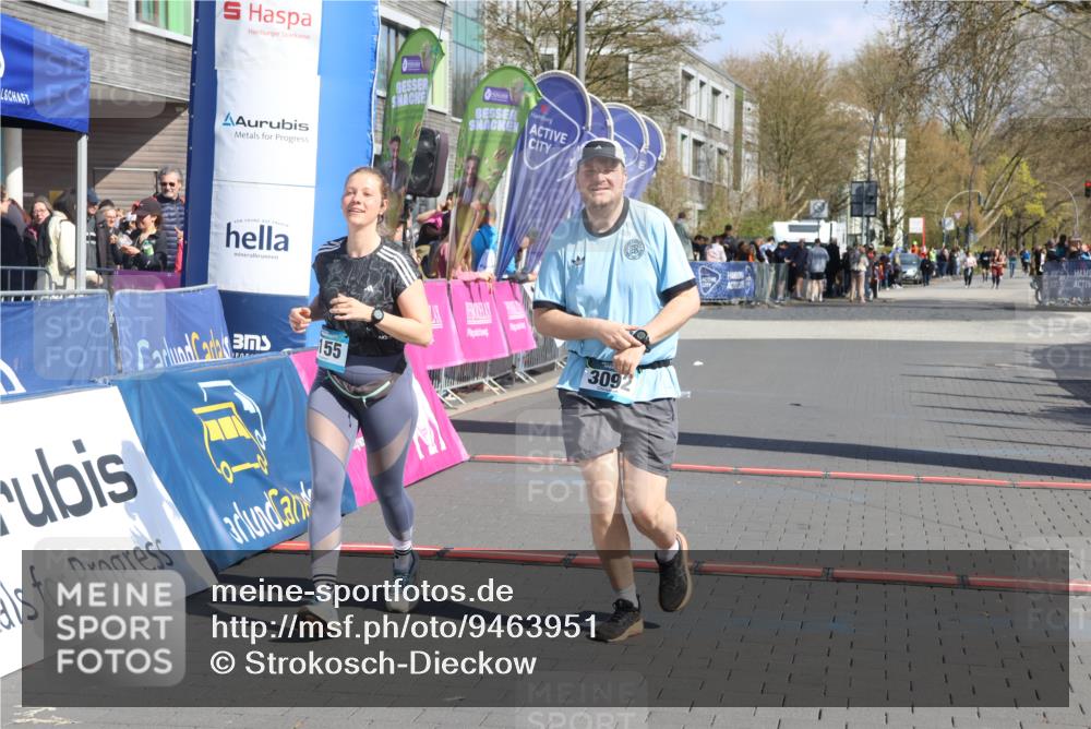12.04.2026 - 45. Internationalen Wilhelmsburger Insellauf Strokosch-Dieckow http://msf.ph/oto/9463951 12.04.2026 11:13:40 Ziel 3703, 3092, 3155 meine-sportfotos.de