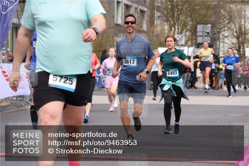 12.04.2026 - 45. Internationalen Wilhelmsburger Insellauf Strokosch-Dieckow http://msf.ph/oto/9463953 12.04.2026 13:15:58 Ziel 3232, 2774, 5725, 3770, 2617, 5453 meine-sportfotos.de