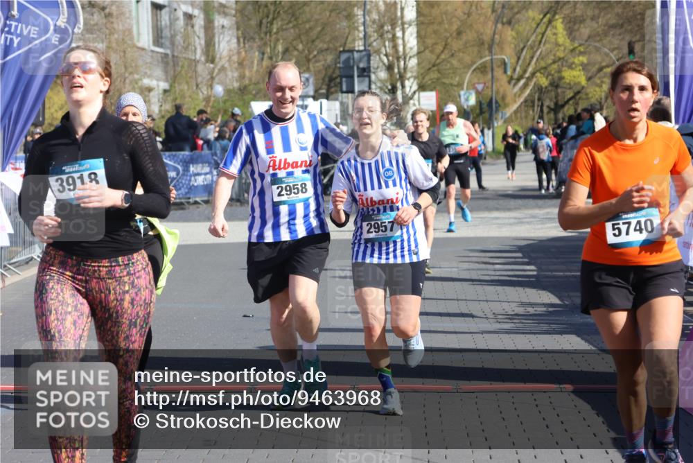 12.04.2026 - 45. Internationalen Wilhelmsburger Insellauf Strokosch-Dieckow http://msf.ph/oto/9463968 12.04.2026 10:54:30 Ziel 2606, 3918, 5740, 2958, 2957, 2895 meine-sportfotos.de