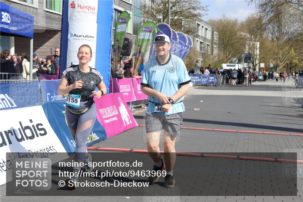 12.04.2026 - 45. Internationalen Wilhelmsburger Insellauf Strokosch-Dieckow http://msf.ph/oto/9463969 12.04.2026 11:13:40 Ziel 3703, 3092, 3155 meine-sportfotos.de