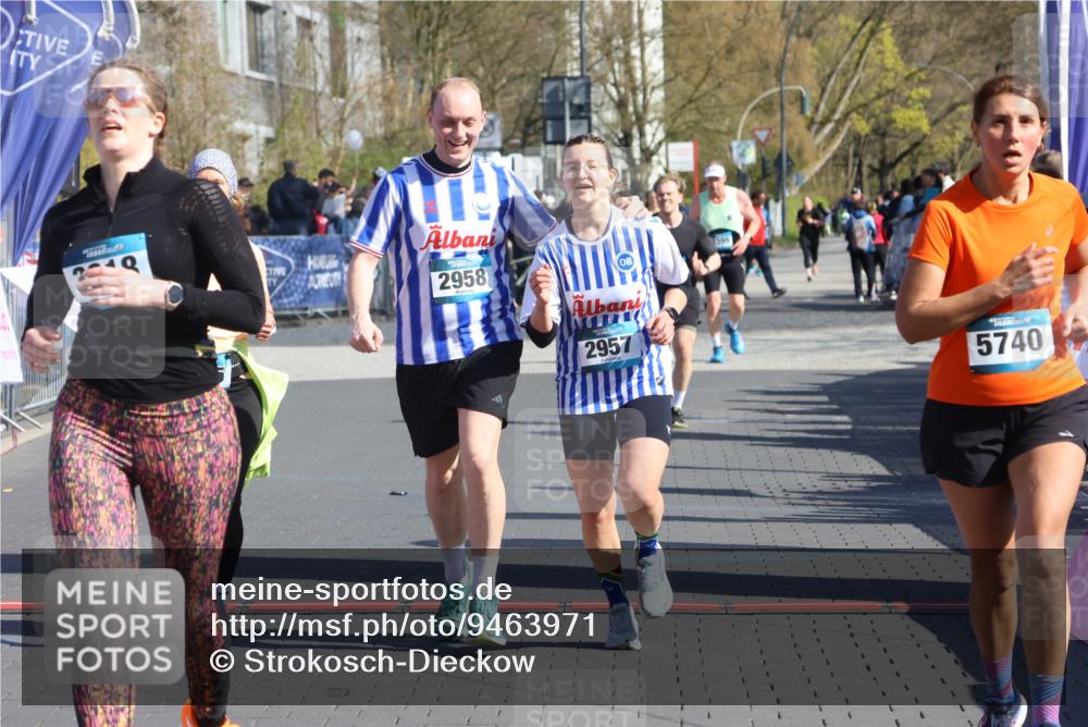 12.04.2026 - 45. Internationalen Wilhelmsburger Insellauf Strokosch-Dieckow http://msf.ph/oto/9463971 12.04.2026 10:54:30 Ziel 2606, 3918, 5740, 2958, 2957, 2895 meine-sportfotos.de