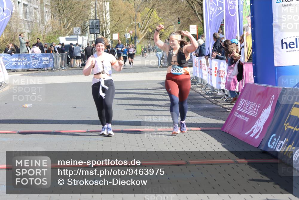 12.04.2026 - 45. Internationalen Wilhelmsburger Insellauf Strokosch-Dieckow http://msf.ph/oto/9463975 12.04.2026 11:14:05 Ziel 2527, 2526 meine-sportfotos.de
