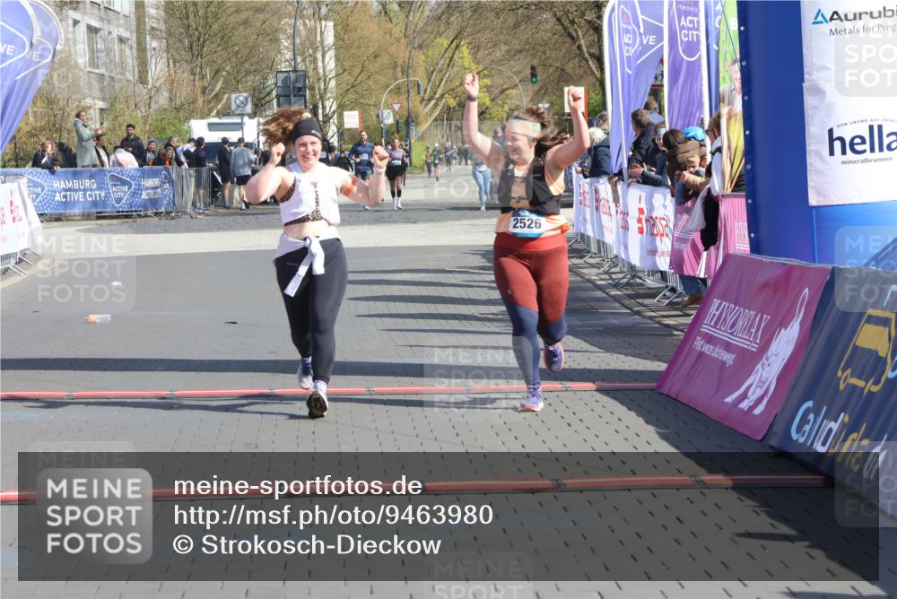 12.04.2026 - 45. Internationalen Wilhelmsburger Insellauf Strokosch-Dieckow http://msf.ph/oto/9463980 12.04.2026 11:14:05 Ziel 2527, 2526 meine-sportfotos.de