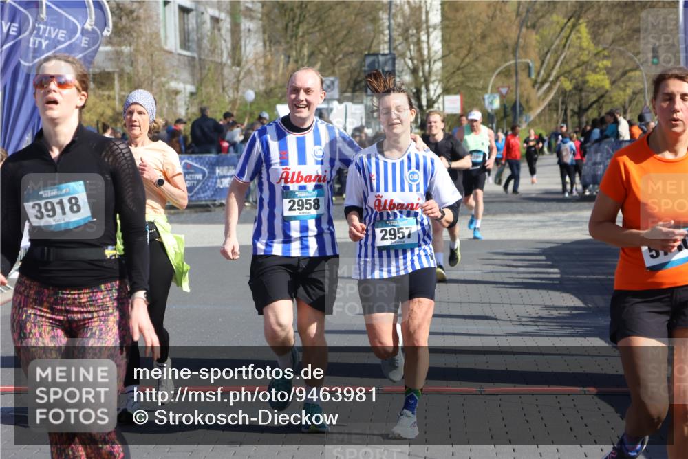 12.04.2026 - 45. Internationalen Wilhelmsburger Insellauf Strokosch-Dieckow http://msf.ph/oto/9463981 12.04.2026 10:54:31 Ziel 3918, 5740, 2958, 2957, 2895 meine-sportfotos.de