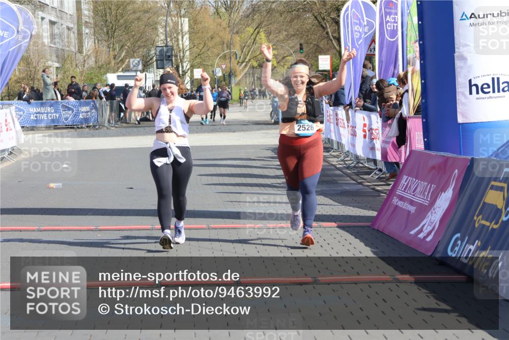 12.04.2026 - 45. Internationalen Wilhelmsburger Insellauf Strokosch-Dieckow http://msf.ph/oto/9463992 12.04.2026 11:14:05 Ziel 2527, 2526 meine-sportfotos.de