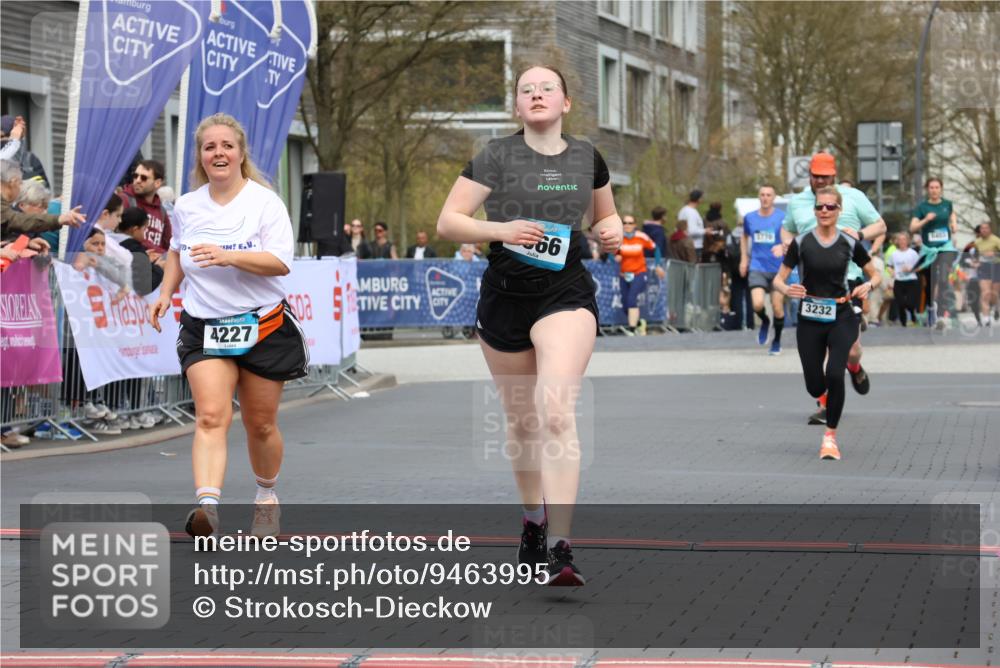 12.04.2026 - 45. Internationalen Wilhelmsburger Insellauf Strokosch-Dieckow http://msf.ph/oto/9463995 12.04.2026 13:15:51 Ziel 3882, 3767, 3765, 4366, 4227, 3232 meine-sportfotos.de