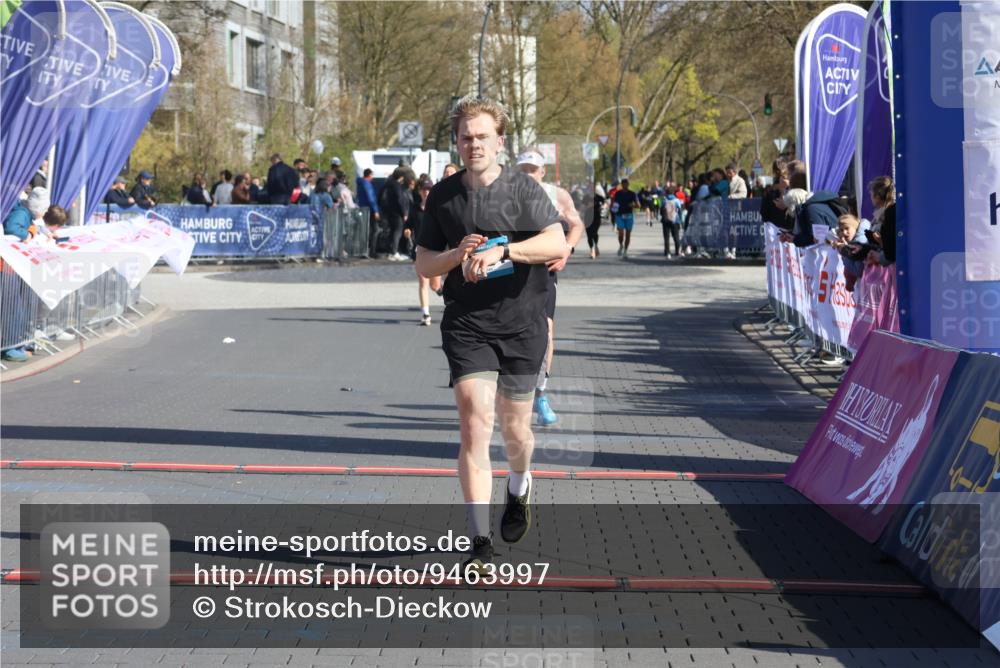 12.04.2026 - 45. Internationalen Wilhelmsburger Insellauf Strokosch-Dieckow http://msf.ph/oto/9463997 12.04.2026 10:54:37 Ziel 3724, 2399 meine-sportfotos.de