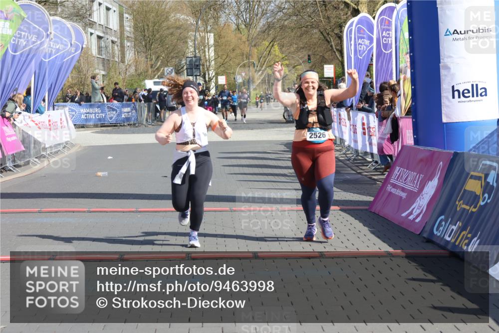 12.04.2026 - 45. Internationalen Wilhelmsburger Insellauf Strokosch-Dieckow http://msf.ph/oto/9463998 12.04.2026 11:14:06 Ziel 2527, 2526 meine-sportfotos.de