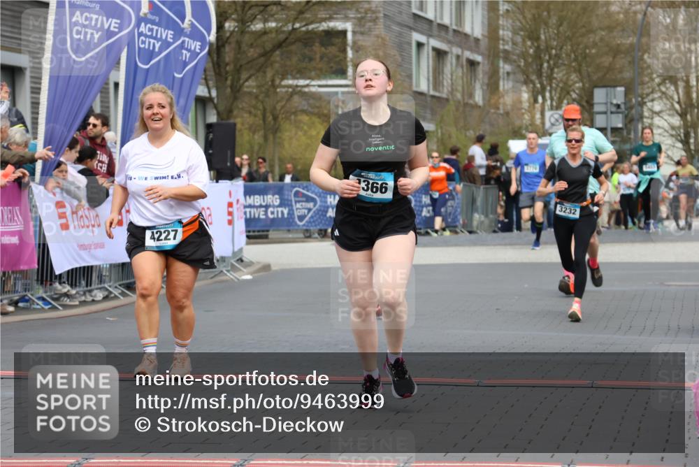 12.04.2026 - 45. Internationalen Wilhelmsburger Insellauf Strokosch-Dieckow http://msf.ph/oto/9463999 12.04.2026 13:15:51 Ziel 3882, 3767, 3765, 4366, 4227, 3232 meine-sportfotos.de
