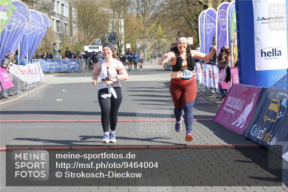 12.04.2026 - 45. Internationalen Wilhelmsburger Insellauf Strokosch-Dieckow http://msf.ph/oto/9464004 12.04.2026 11:14:06 Ziel 2527, 2526 meine-sportfotos.de