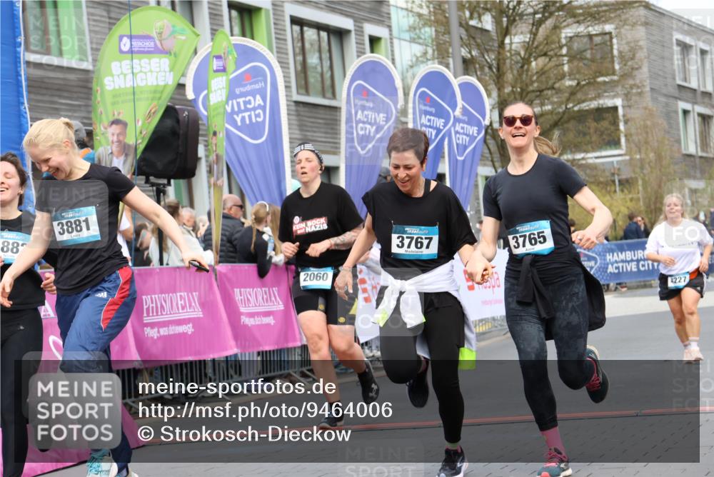 12.04.2026 - 45. Internationalen Wilhelmsburger Insellauf Strokosch-Dieckow http://msf.ph/oto/9464006 12.04.2026 13:15:47 Ziel 3881, 3882, 3767, 3765, 4366 meine-sportfotos.de