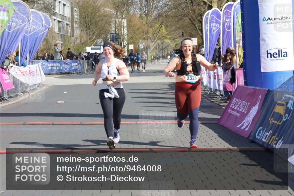 12.04.2026 - 45. Internationalen Wilhelmsburger Insellauf Strokosch-Dieckow http://msf.ph/oto/9464008 12.04.2026 11:14:06 Ziel 2527, 2526 meine-sportfotos.de
