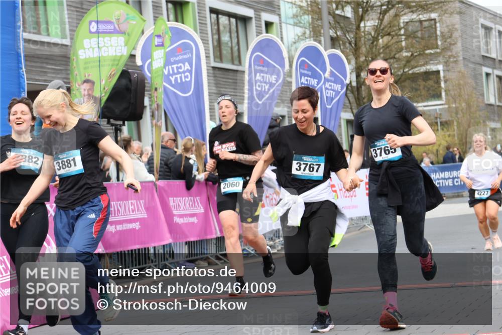 12.04.2026 - 45. Internationalen Wilhelmsburger Insellauf Strokosch-Dieckow http://msf.ph/oto/9464009 12.04.2026 13:15:47 Ziel 3881, 3882, 3767, 3765, 4366 meine-sportfotos.de