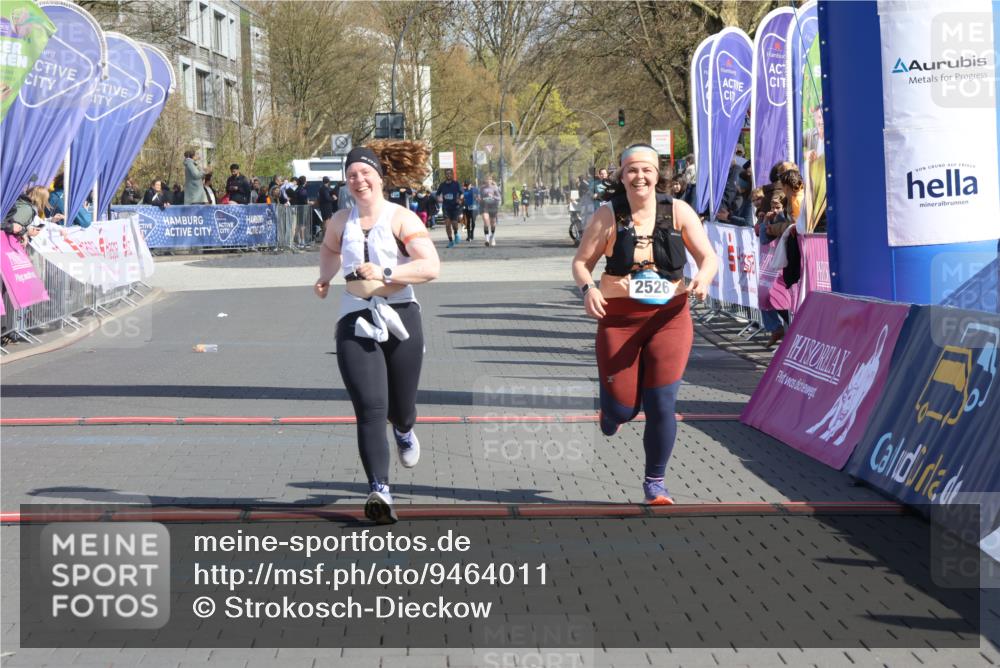 12.04.2026 - 45. Internationalen Wilhelmsburger Insellauf Strokosch-Dieckow http://msf.ph/oto/9464011 12.04.2026 11:14:06 Ziel 2527, 2526 meine-sportfotos.de