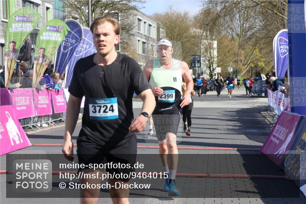 12.04.2026 - 45. Internationalen Wilhelmsburger Insellauf Strokosch-Dieckow http://msf.ph/oto/9464015 12.04.2026 10:54:41 Ziel 2399, 3580, 3596, 4131 meine-sportfotos.de