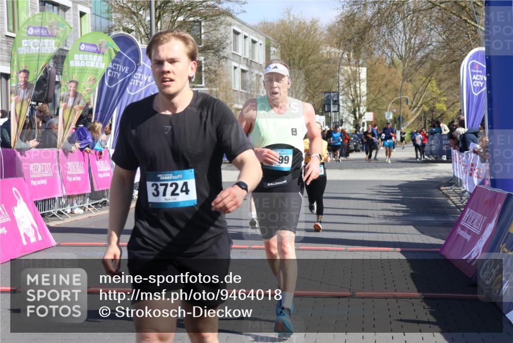 12.04.2026 - 45. Internationalen Wilhelmsburger Insellauf Strokosch-Dieckow http://msf.ph/oto/9464018 12.04.2026 10:54:41 Ziel 2399, 3580, 3596, 4131 meine-sportfotos.de