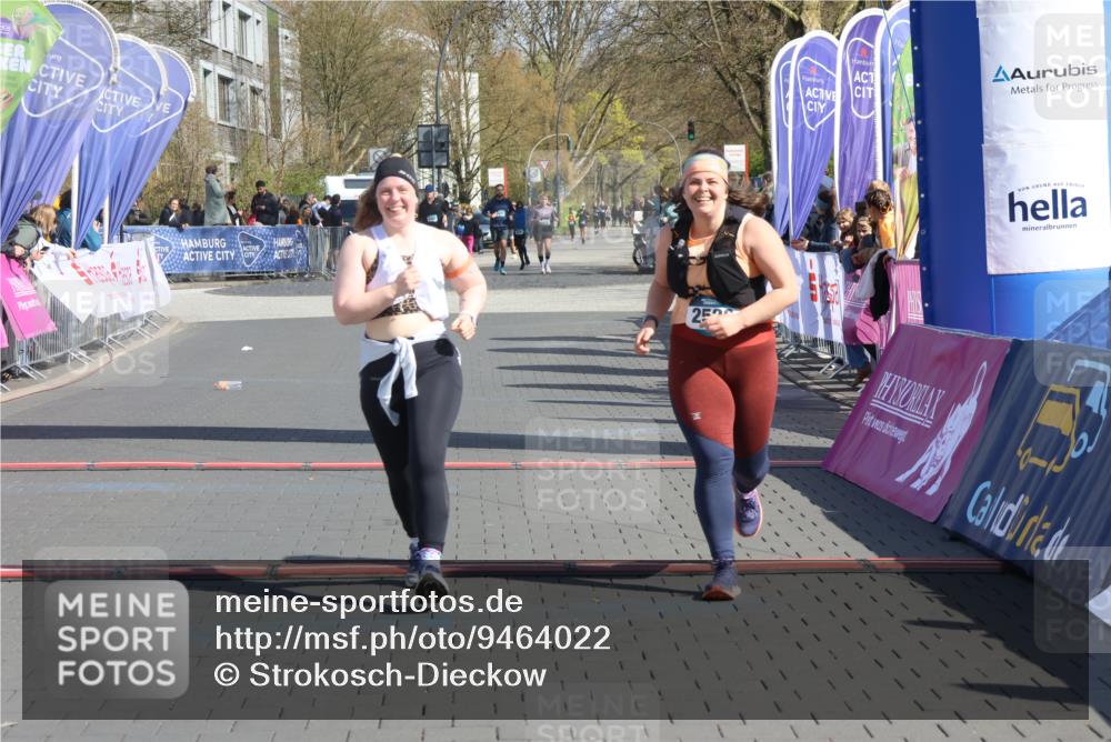 12.04.2026 - 45. Internationalen Wilhelmsburger Insellauf Strokosch-Dieckow http://msf.ph/oto/9464022 12.04.2026 11:14:07 Ziel 2527, 2526 meine-sportfotos.de