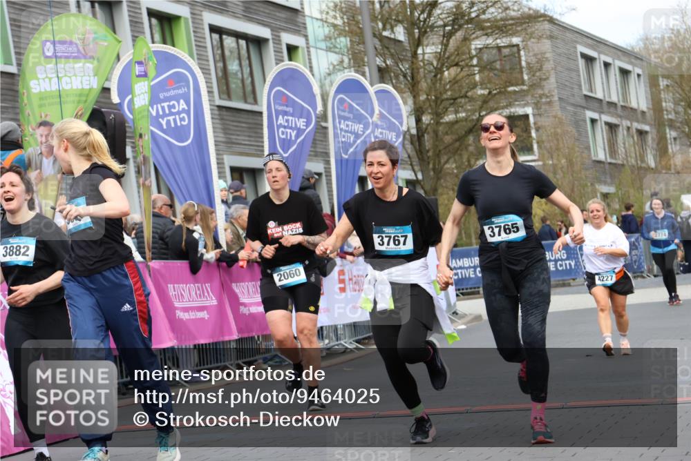 12.04.2026 - 45. Internationalen Wilhelmsburger Insellauf Strokosch-Dieckow http://msf.ph/oto/9464025 12.04.2026 13:15:47 Ziel 3881, 3882, 3767, 3765, 4366 meine-sportfotos.de