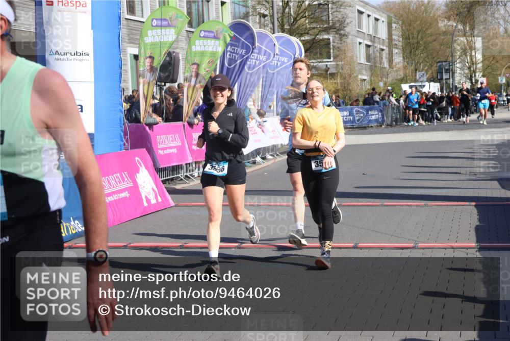 12.04.2026 - 45. Internationalen Wilhelmsburger Insellauf Strokosch-Dieckow http://msf.ph/oto/9464026 12.04.2026 10:54:44 Ziel 3580, 3596, 4131 meine-sportfotos.de