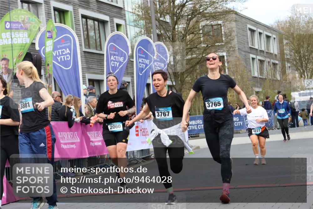12.04.2026 - 45. Internationalen Wilhelmsburger Insellauf Strokosch-Dieckow http://msf.ph/oto/9464028 12.04.2026 13:15:47 Ziel 3881, 3882, 3767, 3765, 4366 meine-sportfotos.de