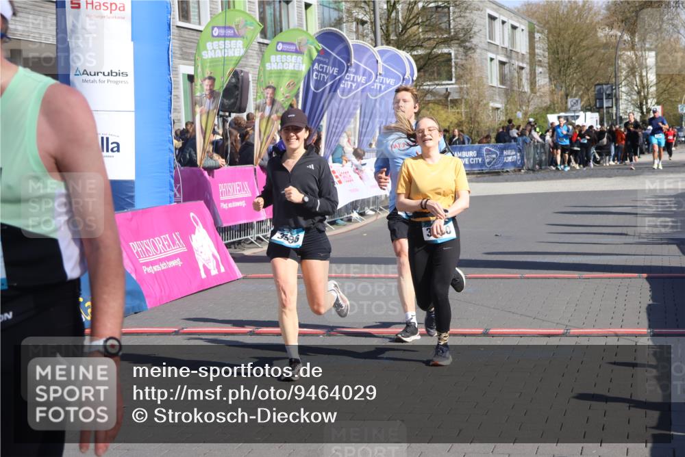 12.04.2026 - 45. Internationalen Wilhelmsburger Insellauf Strokosch-Dieckow http://msf.ph/oto/9464029 12.04.2026 10:54:44 Ziel 3580, 3596, 4131 meine-sportfotos.de