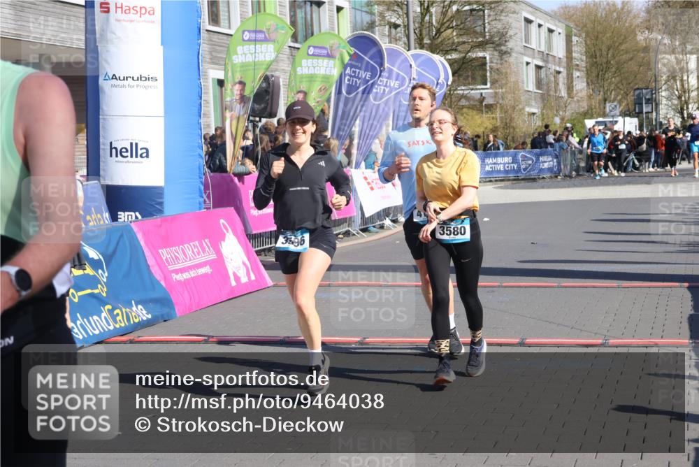 12.04.2026 - 45. Internationalen Wilhelmsburger Insellauf Strokosch-Dieckow http://msf.ph/oto/9464038 12.04.2026 10:54:44 Ziel 3580, 3596, 4131 meine-sportfotos.de
