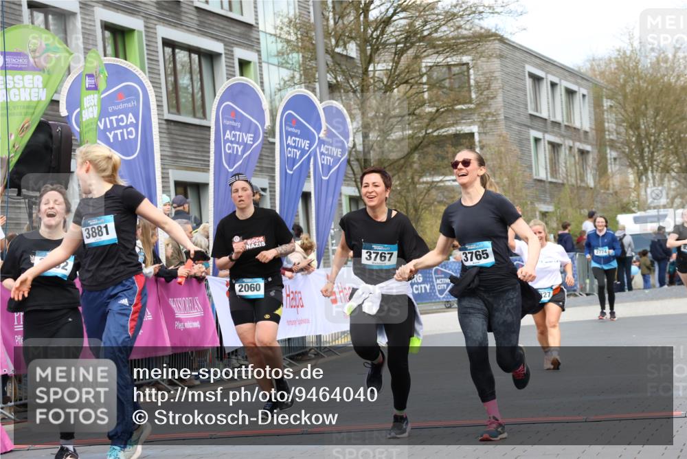 12.04.2026 - 45. Internationalen Wilhelmsburger Insellauf Strokosch-Dieckow http://msf.ph/oto/9464040 12.04.2026 13:15:47 Ziel 3881, 3882, 3767, 3765, 4366 meine-sportfotos.de