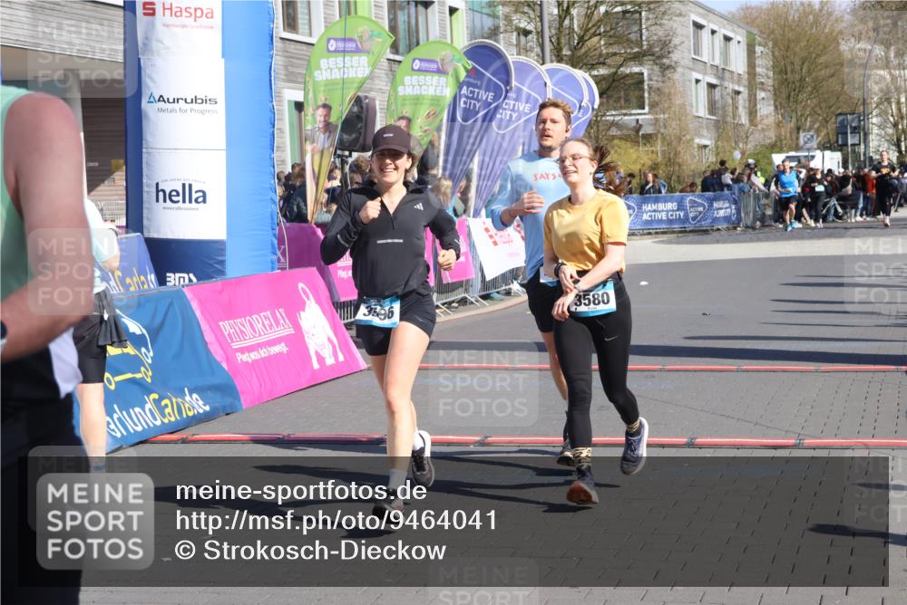 12.04.2026 - 45. Internationalen Wilhelmsburger Insellauf Strokosch-Dieckow http://msf.ph/oto/9464041 12.04.2026 10:54:44 Ziel 3580, 3596, 4131 meine-sportfotos.de