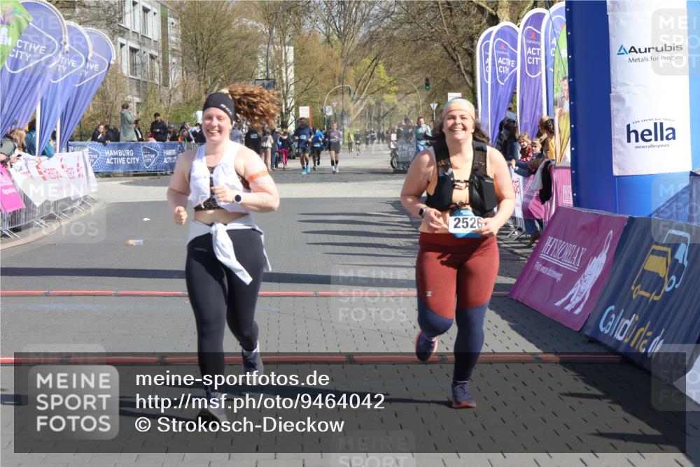 12.04.2026 - 45. Internationalen Wilhelmsburger Insellauf Strokosch-Dieckow http://msf.ph/oto/9464042 12.04.2026 11:14:07 Ziel 2527, 2526 meine-sportfotos.de
