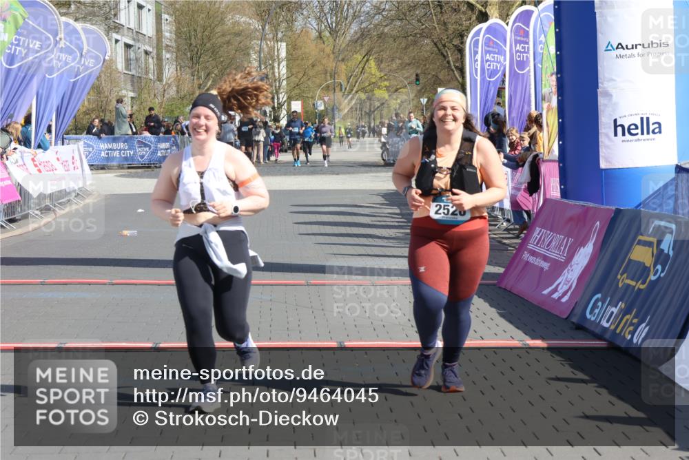 12.04.2026 - 45. Internationalen Wilhelmsburger Insellauf Strokosch-Dieckow http://msf.ph/oto/9464045 12.04.2026 11:14:07 Ziel 2527, 2526 meine-sportfotos.de