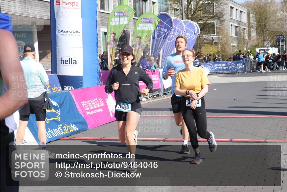 12.04.2026 - 45. Internationalen Wilhelmsburger Insellauf Strokosch-Dieckow http://msf.ph/oto/9464046 12.04.2026 10:54:44 Ziel 3580, 3596, 4131 meine-sportfotos.de