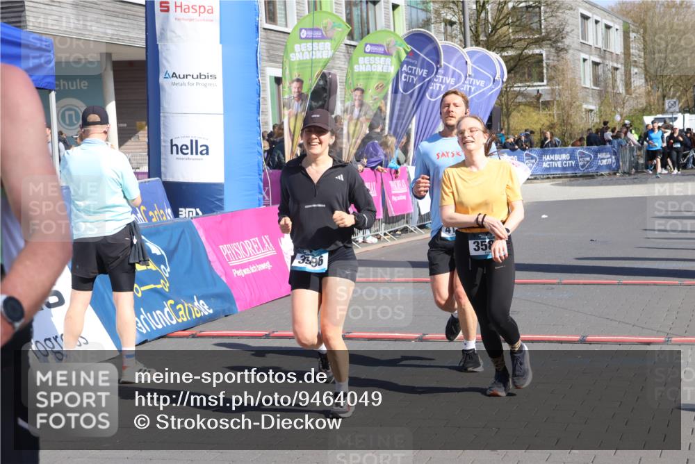 12.04.2026 - 45. Internationalen Wilhelmsburger Insellauf Strokosch-Dieckow http://msf.ph/oto/9464049 12.04.2026 10:54:44 Ziel 3580, 3596, 4131 meine-sportfotos.de